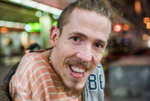 Anders väntade på att rampen skulle hissas ned – Då gick tåget