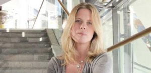 Extra påfrestningar kan förklara föräldrars våld mot barn