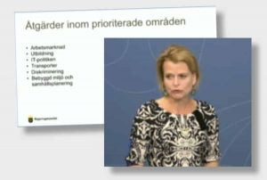 Bild från webbsändningen av presskonferensen som kan ses på regeringen.se