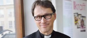 Han ger alla en chans att diskutera de stora frågorna