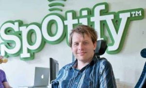 Ludvig Strigeus på sin arbetsplats - Spotifys kontor i Göteborg. Foto: Linnea Bengtsson.