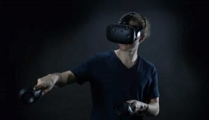 Tobiis ögonstyrning kommer nu inbyggd i VR-headset. På Leva & Fungera kommer Tobii att visa de nya möjligheterna för kommunikation och styrning av omgivningen. Foto: Tobii.