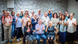 Harald Strand och några av deltagaran på utbildningsdagen om LSS. Foto: Linnea Bengtsson.