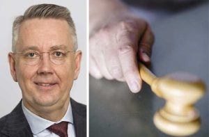 Thomas Norling. Foto: Pernille Tofte. Hand med klubba. Foto: Linnea Bengtsson.