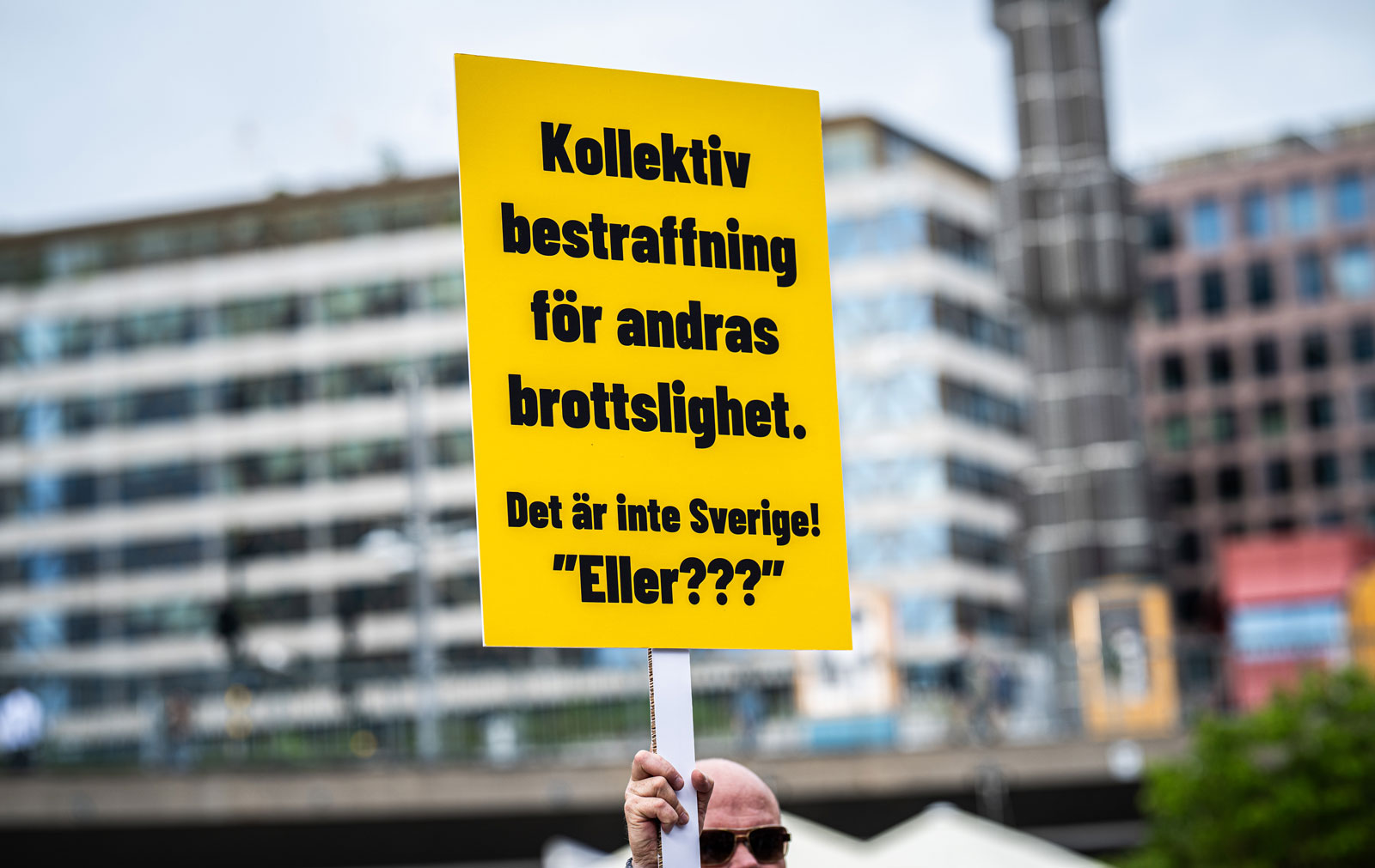 Protestskylt på manifestation för personlig assistans. Foto: Linnea Bengtsson.